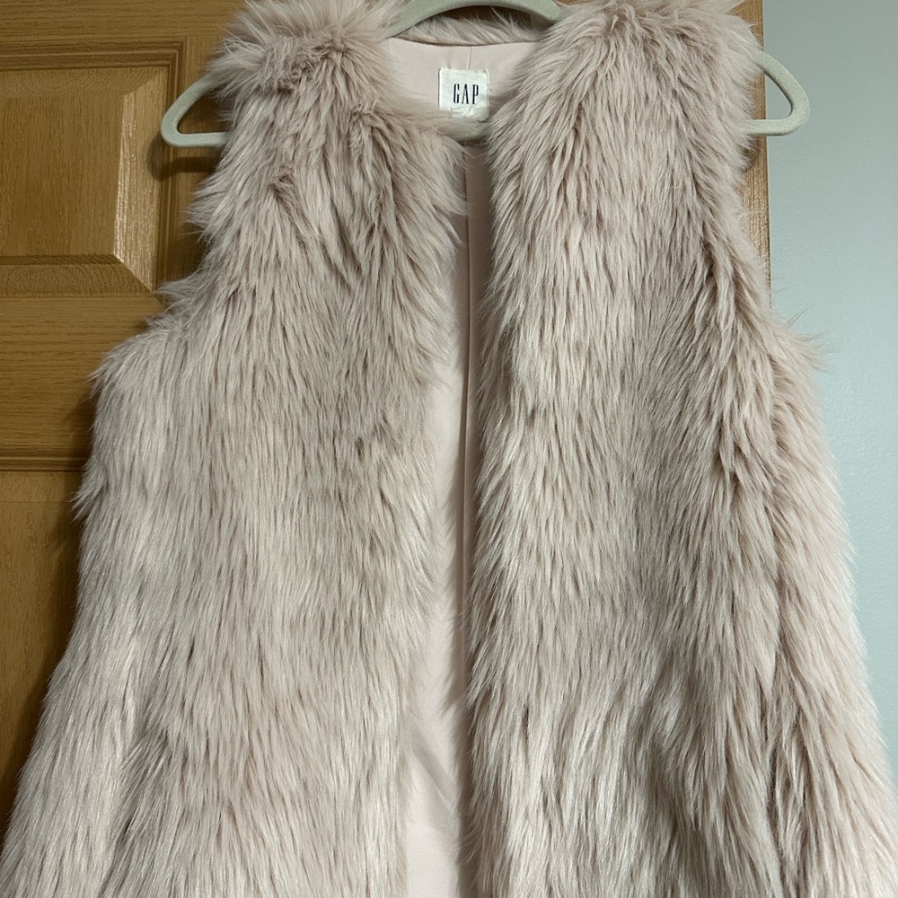 Faux fur women vest in blush pink